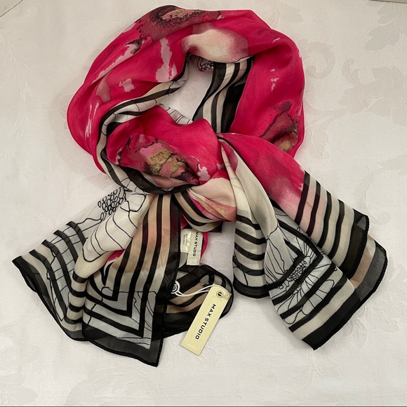 Max Studio Accessories - Max Studio scarf O/S